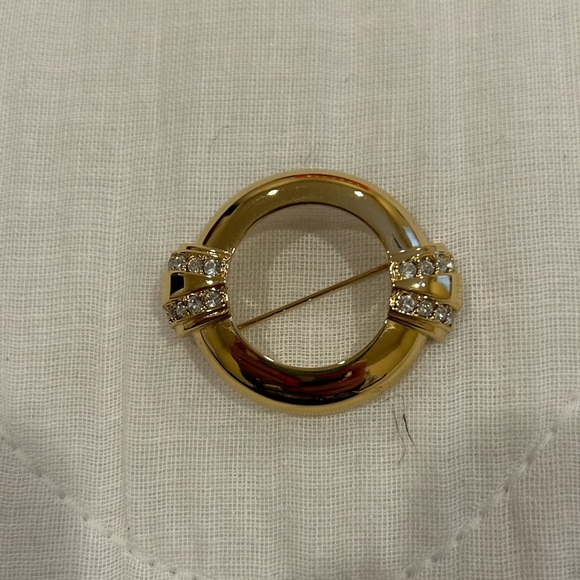 Avon 100 Anniversary Elegant Gold  Brooch - Picture 1 of 4